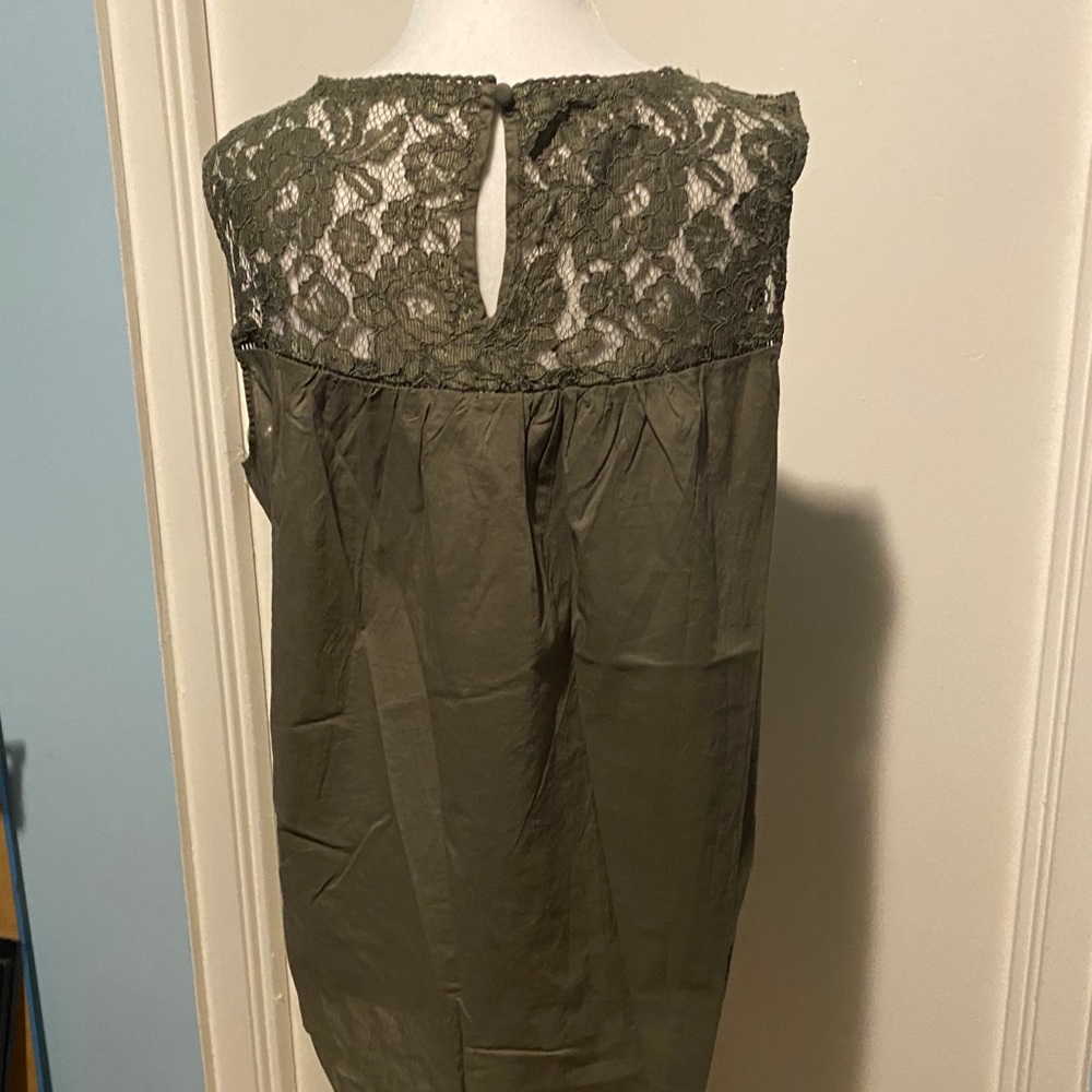 TORRID LACE SLEEVELESS TOP - Picture 15 of 16